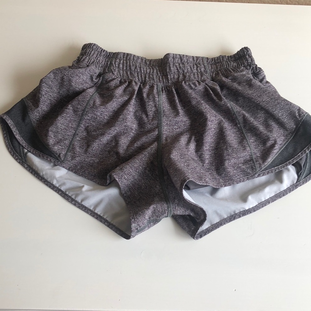 Lululemon Hotty Hot 2.5 Shorts - Size 4
